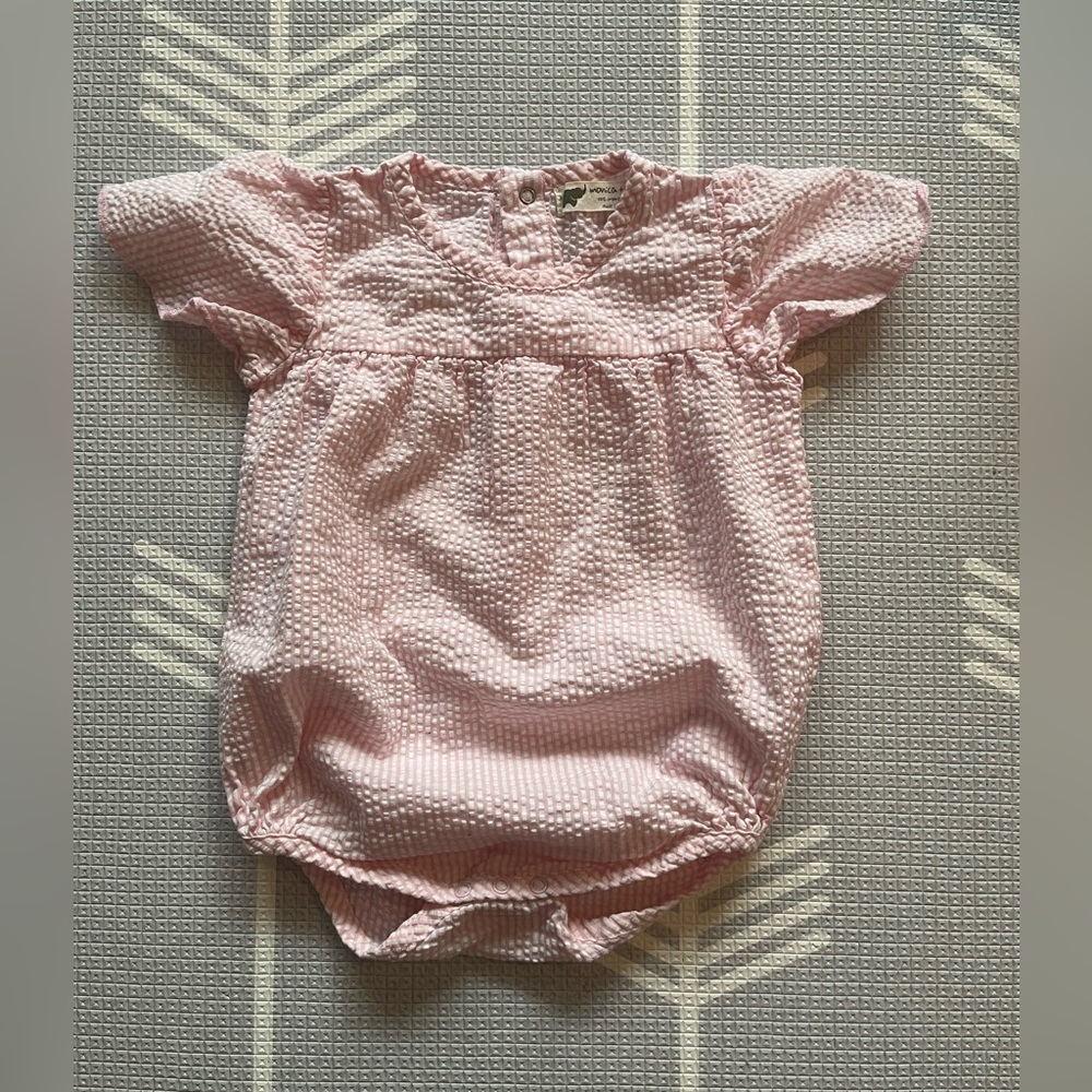 Monica + Andy seerksucker onesie size 12-18m